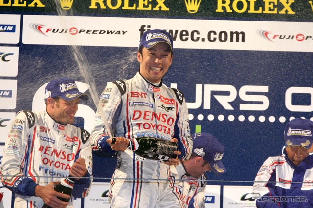 昨年のWEC富士戦の表彰式。中嶋一貴はトヨタの優勝に大きく貢献した。写真:TOYOTA