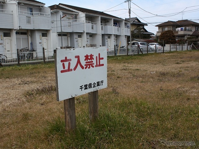 千葉県営鉄道北千葉線の建設用地として確保されていた鎌ヶ谷市北中沢の空き地。同線の計画を引き継ぐ形で事業化が考えられていた「東京10号線延伸新線」の検討委員会がこのほど解散し、事業化の検討が中止された。