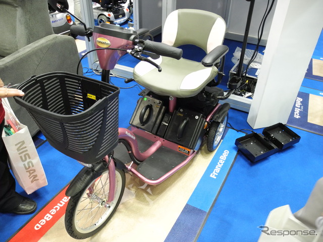 フランスベッドの三輪電動車いす（国際福祉機器展2013）