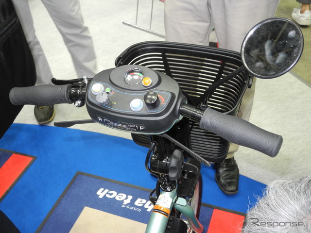 フランスベッドの三輪電動車いす（国際福祉機器展2013）