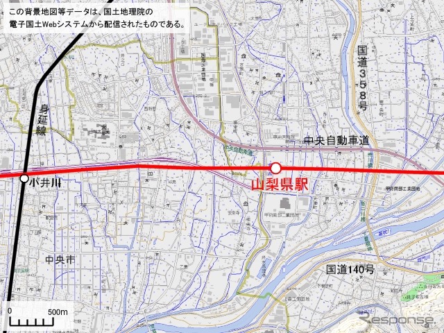山梨県駅は甲府市の南部に建設。その先で身延線小井川駅と交差するものの、両線の連絡は図られない。