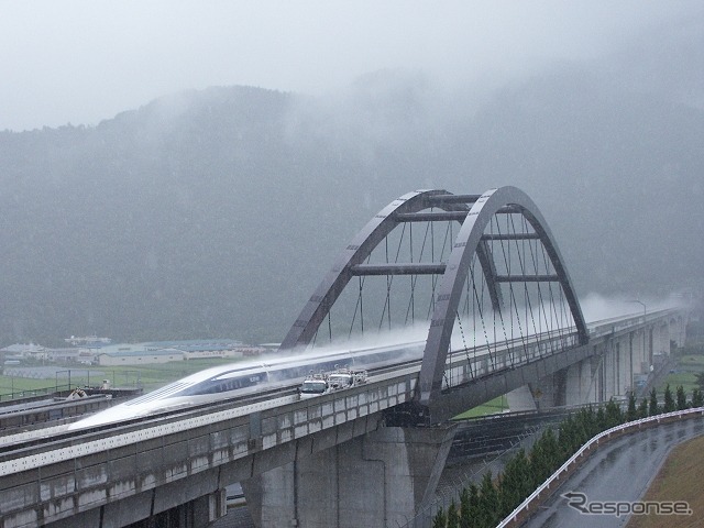 旧試験車のMLX01で走行試験が行われていた頃の山梨リニア実験線。線路施設はほぼそのまま中央新幹線に転用される。