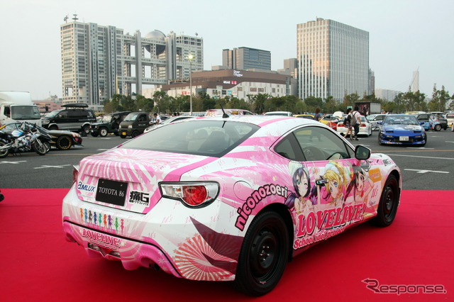 「ラブライブ!」公式販売痛車を痛Gふぇすたにて発表…声優ナビバージョンも