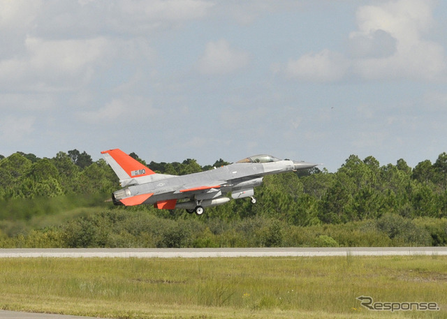 無人飛行を行うQF-16