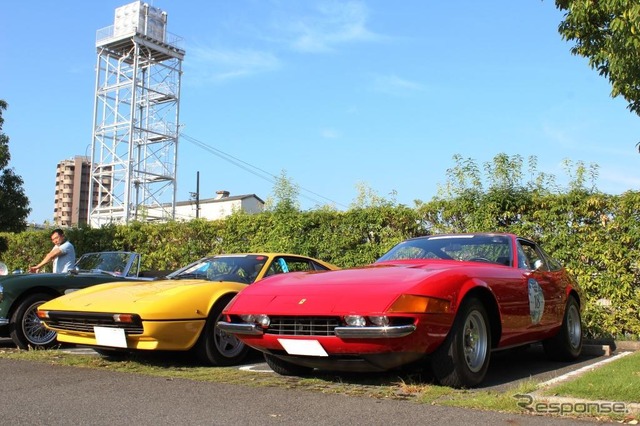 フェラーリ・308GTB(左)とフェラーリ・365GTB/4 デイトナ