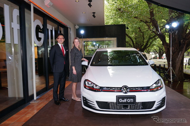 VGJの庄司茂社長とデザイナーのマヌエラ・ヨーステン氏(VW・ゴルフ GTI 発表会)