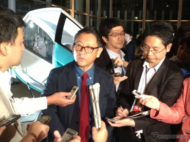 明治大学で出張授業を行った豊田章男自工会会長（トヨタ社長）