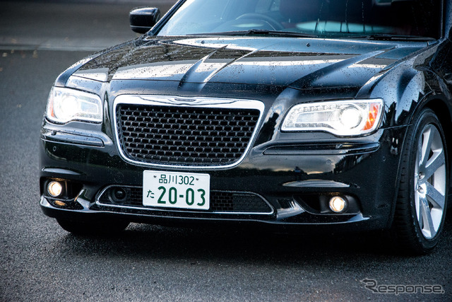 クライスラー 300 SRT8