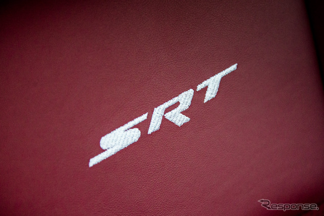 クライスラー 300 SRT8