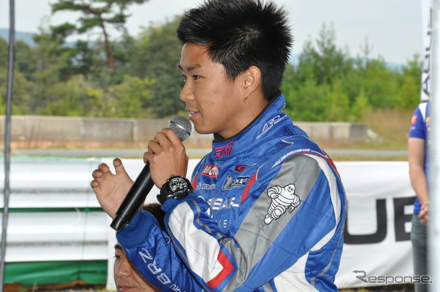 レーシングドライバーの井口卓人選手