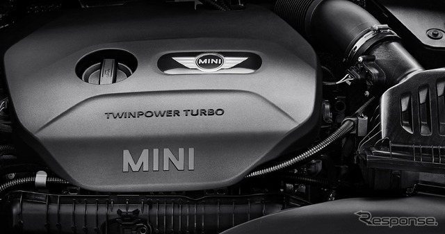 次期MINIハッチバックの2.0リットル直列4気筒ターボエンジン