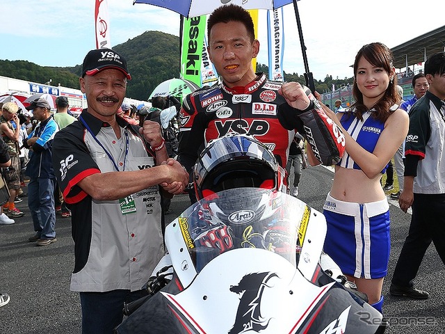 三谷謙治監督（右・YSP東淀川）と中須賀選手