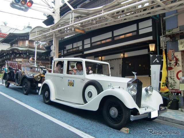 ロールスロイス・20-25ランドーレット(右)とロールスロイス・シルバーゴースト(左)