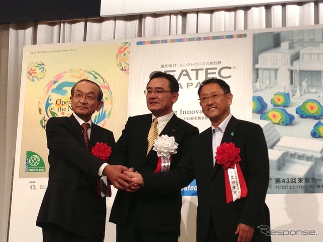 右から自工会豊田章男会長、電子情報技術産業協会山本正己副会長、ITS Japan渡邉浩之会長