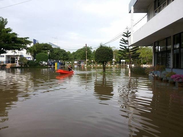 プラジンブリ県内の洪水（１日）