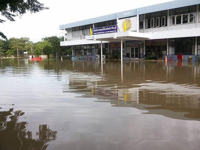 プラジンブリ県内の洪水（１日）
