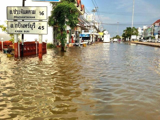 プラジンブリ県の洪水(1日)