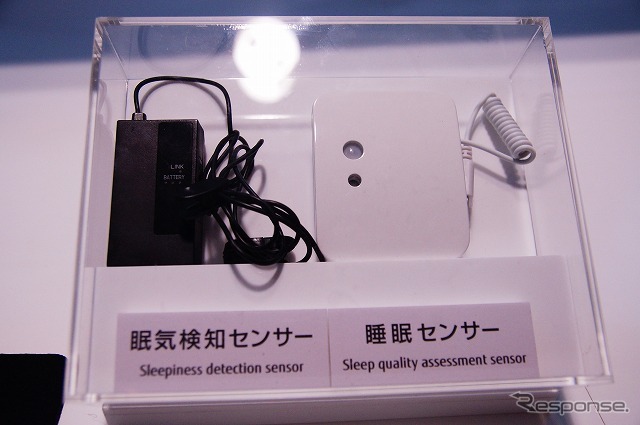 センサー部と本体部の二つに分かれている。
