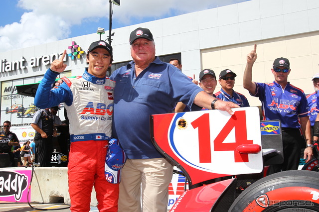 ヒューストンのレース1でポールを獲得した佐藤琢磨。写真:IndyCar