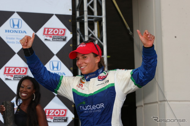 女性ドライバーのデ・シルベストロが2位をゲット。写真:IndyCar