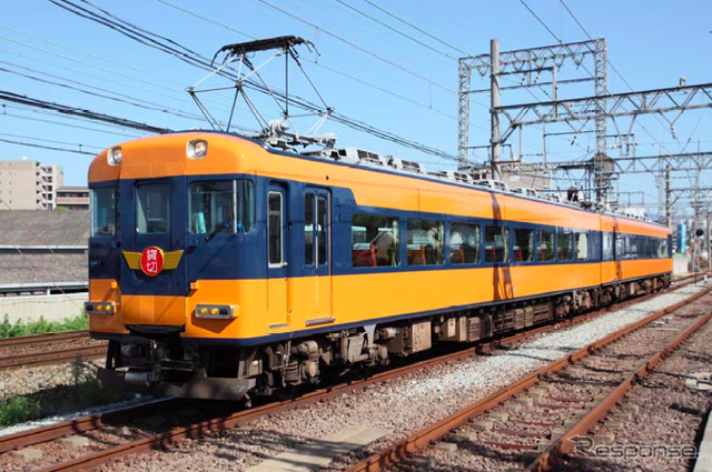 11月末で引退する18400系。特急色に塗り直され、引退まで複数のイベントを行う