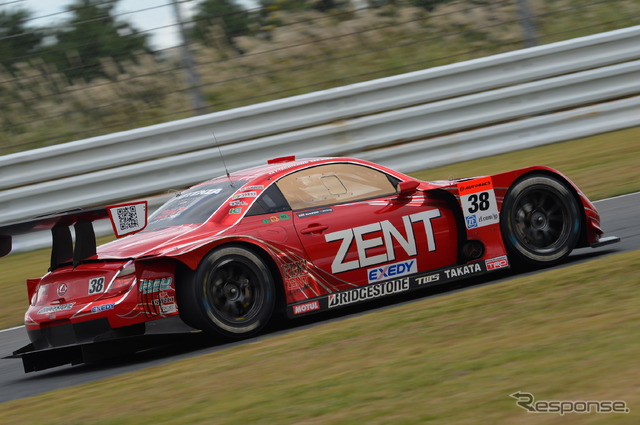 2位に敗れた#38 ZENT CERUMO SC430。写真:GTA