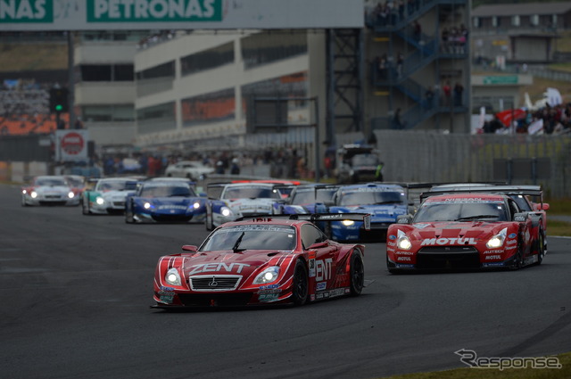 GT500の決勝スタート。写真:GTA