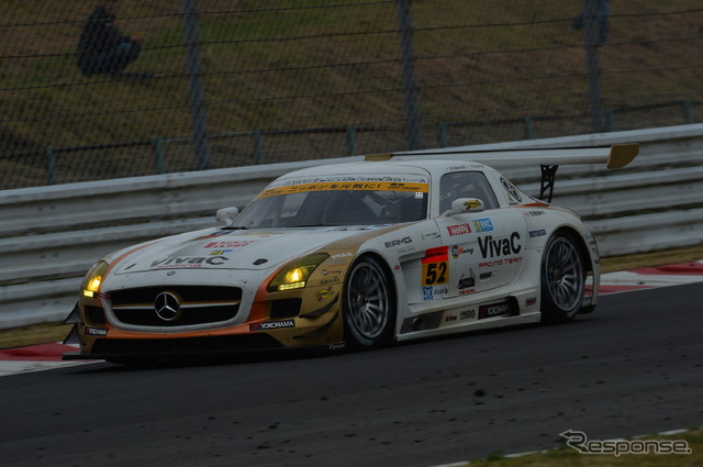 3位のメルセデスSLS(カーナンバー52)。写真:GTA