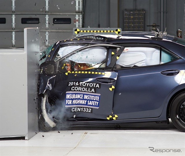 米IIHSが実施した新型トヨタ カローラの新スモールオーバーラップテスト