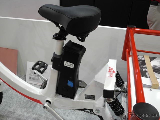 太陽誘電が展示したリアカー一体型電動アシスト三輪車「三輪駆動静香」