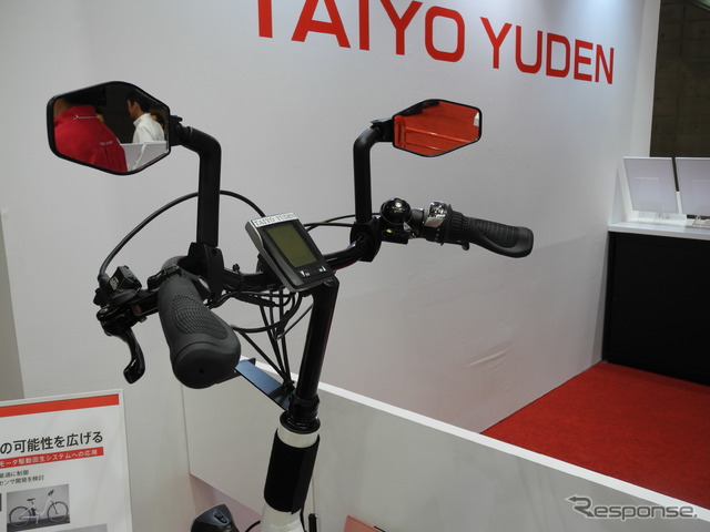 太陽誘電が展示したリアカー一体型電動アシスト三輪車「三輪駆動静香」
