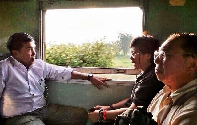 タイの運輸大臣、３等列車１４時間の旅