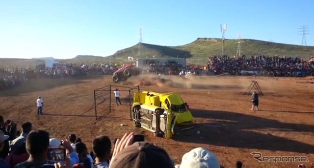 メキシコで起きたモンスタートラックのパフォーマンスでの事故