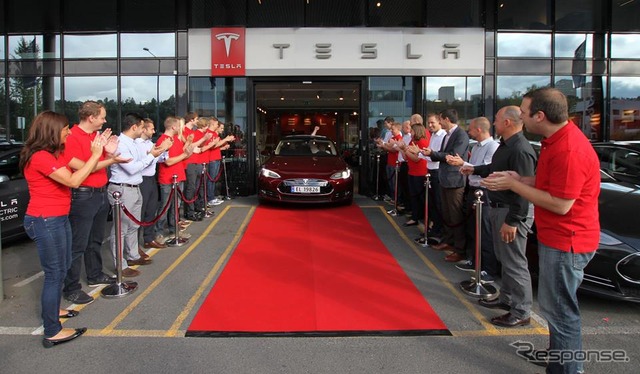 2013年8月、テスラモデルSの欧州第一号車がノルウェーで納車