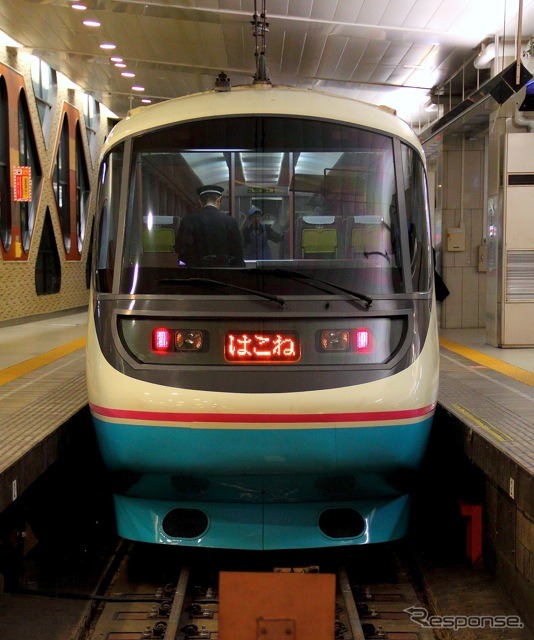 新宿駅に停車中の「RSE」。7両編成2本が製造され御殿場線直通特急『あさぎり』で運用された。