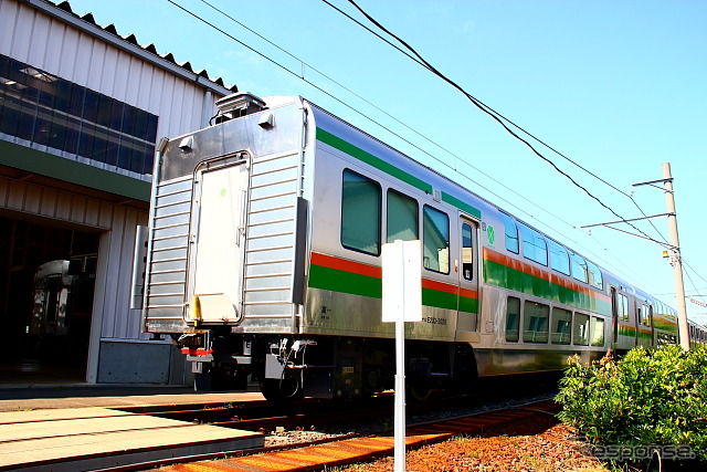 新潟県の新津車両製作所で製造されたE233系のグリーン車。
