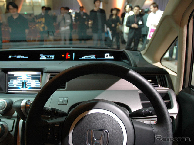 【ホンダ ステップワゴン 新型発表】三角窓で安全確認可能!?