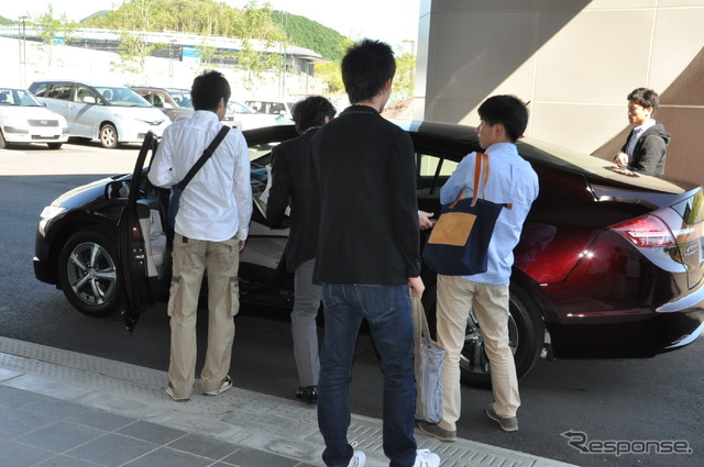 燃料電池車試乗会のようす（スマートモビリティアジア13）