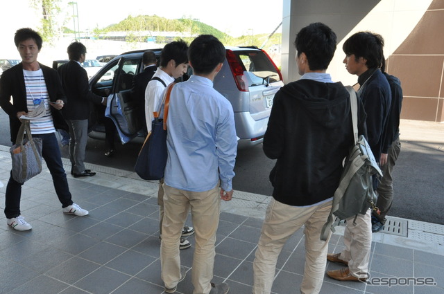 燃料電池車試乗会のようす(スマートモビリティアジア13)