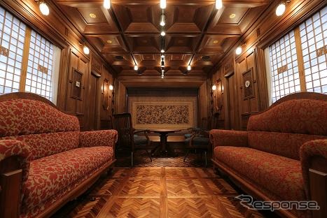 新日鐵住金のアクチュエーターは『ななつ星』の1・7号車に採用された。写真は1号車のラウンジカー車内。