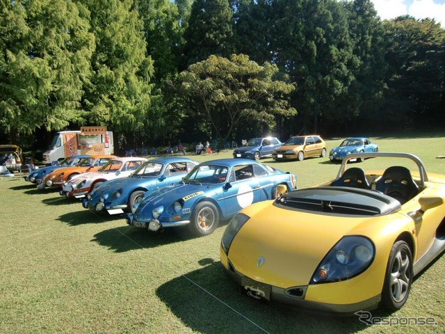 ルノー・スピダー(手前)とアルピーヌA110