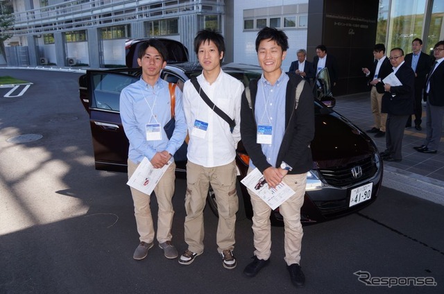 九州大学伊都キャンパスでの燃料電池車試乗会(スマートモビリティアジア13)