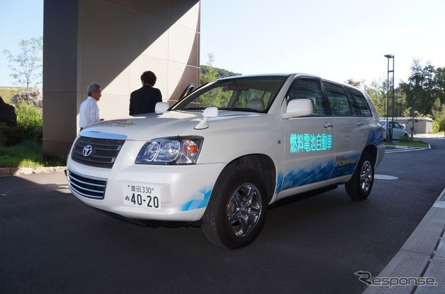 九州大学伊都キャンパスでの燃料電池車試乗会(スマートモビリティアジア13)