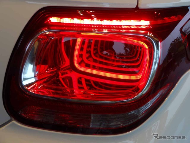 立体的な演出が後続車の目を捉える