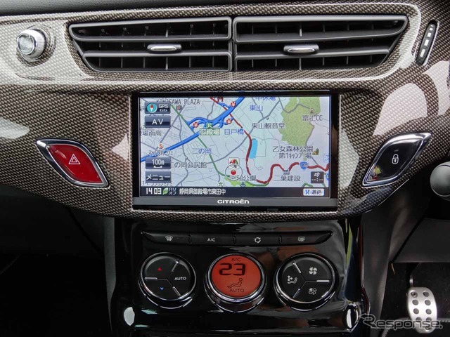 DS5と共通で用意されたオプションの純正ナビ。パナソニック製ゴリラが採用された