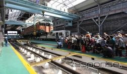 JR西日本は11月9日、吹田総合車両所の一般公開を行う。写真は2012年の様子