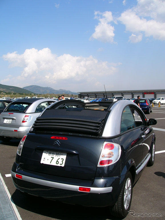 【写真蔵】シトロエン C3 プルリエルをオープンにする。