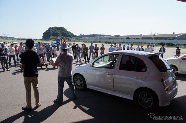 日産 マーチ12SR 生誕10周年、オーナーと開発者が一緒にお祝い