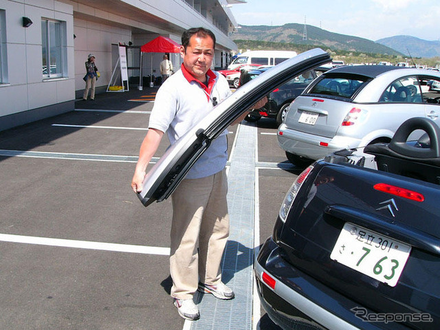 【写真蔵】シトロエン C3 プルリエルをオープンにする。