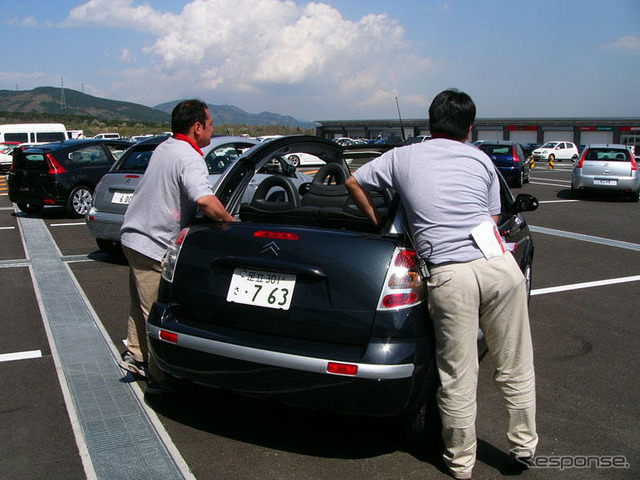 【写真蔵】シトロエン C3 プルリエルをオープンにする。